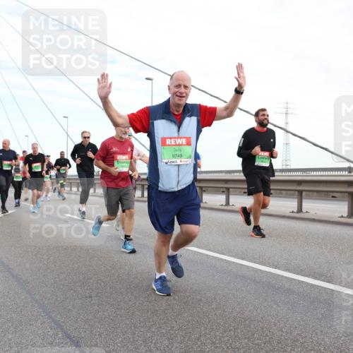 03.10.2025 - Köhlbrandbrückenlauf Lena Gebhardt http://msf.ph/oto/9197729 03.10.2025 15:32:12 Position 1 9749, 9454, 9612, 28, 28 meine-sportfotos.de