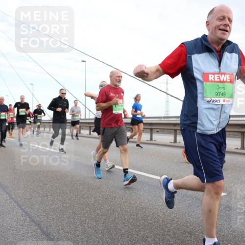 03.10.2025 - Köhlbrandbrückenlauf Lena Gebhardt http://msf.ph/oto/9197731 03.10.2025 15:32:13 Position 1 9454, 9749 meine-sportfotos.de