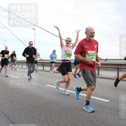 03.10.2025 - Köhlbrandbrückenlauf Lena Gebhardt http://msf.ph/oto/9197733 03.10.2025 15:32:13 Position 1 8928 meine-sportfotos.de