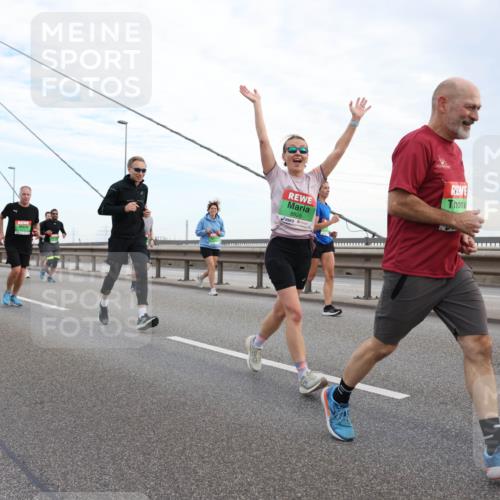 03.10.2025 - Köhlbrandbrückenlauf Lena Gebhardt http://msf.ph/oto/9197734 03.10.2025 15:32:14 Position 1 8928 meine-sportfotos.de