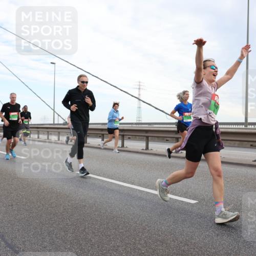 03.10.2025 - Köhlbrandbrückenlauf Lena Gebhardt http://msf.ph/oto/9197736 03.10.2025 15:32:14 Position 1  meine-sportfotos.de