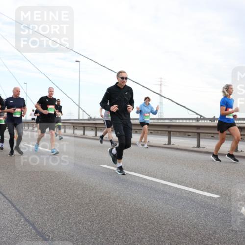03.10.2025 - Köhlbrandbrückenlauf Lena Gebhardt http://msf.ph/oto/9197737 03.10.2025 15:32:14 Position 1 8928, 1 meine-sportfotos.de