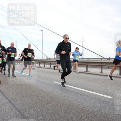 03.10.2025 - Köhlbrandbrückenlauf Lena Gebhardt http://msf.ph/oto/9197738 03.10.2025 15:32:14 Position 1 10 meine-sportfotos.de