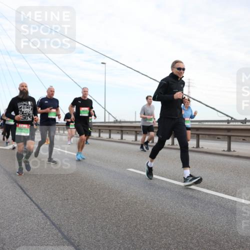 03.10.2025 - Köhlbrandbrückenlauf Lena Gebhardt http://msf.ph/oto/9197739 03.10.2025 15:32:14 Position 1  meine-sportfotos.de
