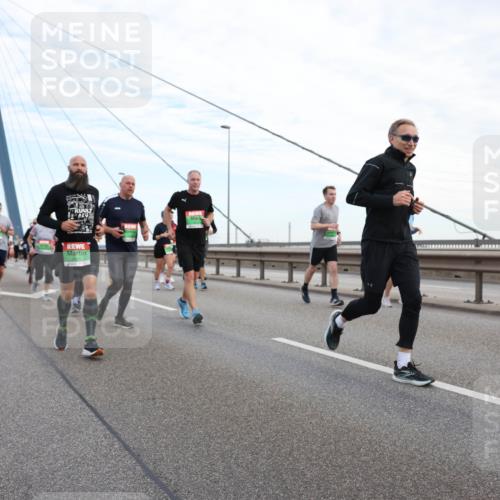 03.10.2025 - Köhlbrandbrückenlauf Lena Gebhardt http://msf.ph/oto/9197741 03.10.2025 15:32:15 Position 1  meine-sportfotos.de