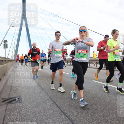 03.10.2025 - Köhlbrandbrückenlauf Lena Gebhardt http://msf.ph/oto/9197759 03.10.2025 15:32:18 Position 1 8116, 8115, 893 meine-sportfotos.de