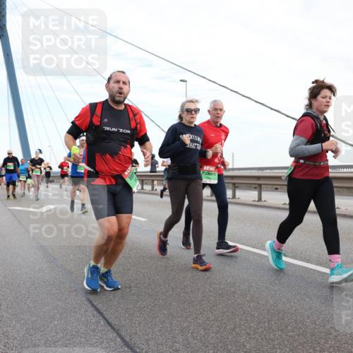 03.10.2025 - Köhlbrandbrückenlauf Lena Gebhardt http://msf.ph/oto/9197766 03.10.2025 15:32:19 Position 1  meine-sportfotos.de