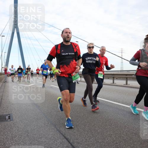 03.10.2025 - Köhlbrandbrückenlauf Lena Gebhardt http://msf.ph/oto/9197767 03.10.2025 15:32:19 Position 1 8003 meine-sportfotos.de