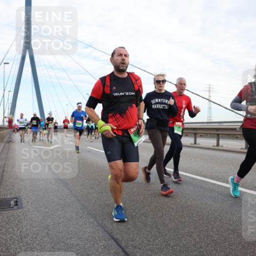 03.10.2025 - Köhlbrandbrückenlauf Lena Gebhardt http://msf.ph/oto/9197768 03.10.2025 15:32:19 Position 1  meine-sportfotos.de