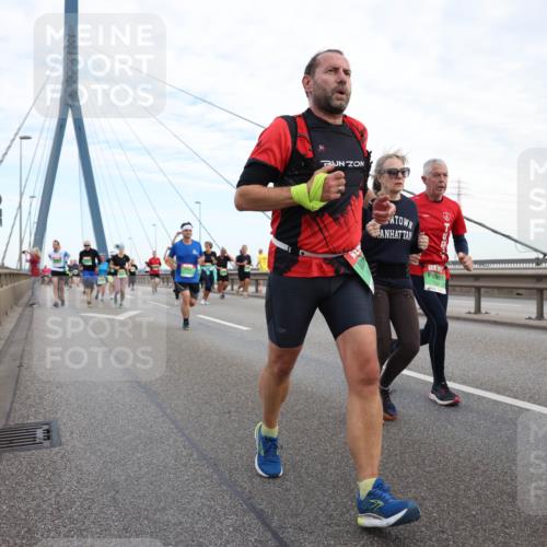 03.10.2025 - Köhlbrandbrückenlauf Lena Gebhardt http://msf.ph/oto/9197769 03.10.2025 15:32:19 Position 1  meine-sportfotos.de