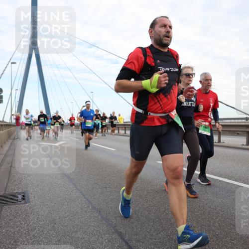 03.10.2025 - Köhlbrandbrückenlauf Lena Gebhardt http://msf.ph/oto/9197770 03.10.2025 15:32:19 Position 1 758 meine-sportfotos.de