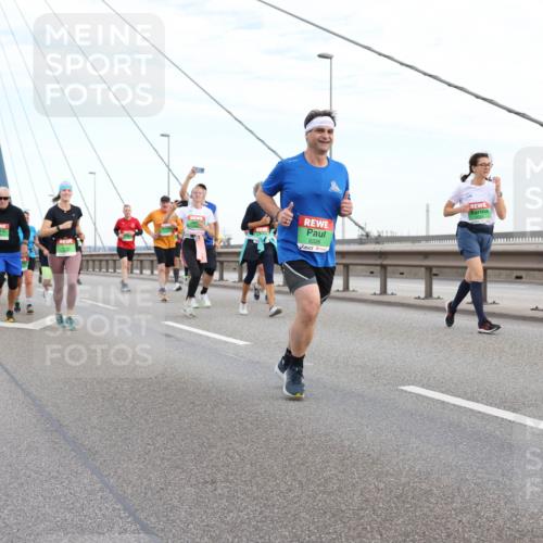 03.10.2025 - Köhlbrandbrückenlauf Lena Gebhardt http://msf.ph/oto/9197777 03.10.2025 15:32:21 Position 1 9326 meine-sportfotos.de