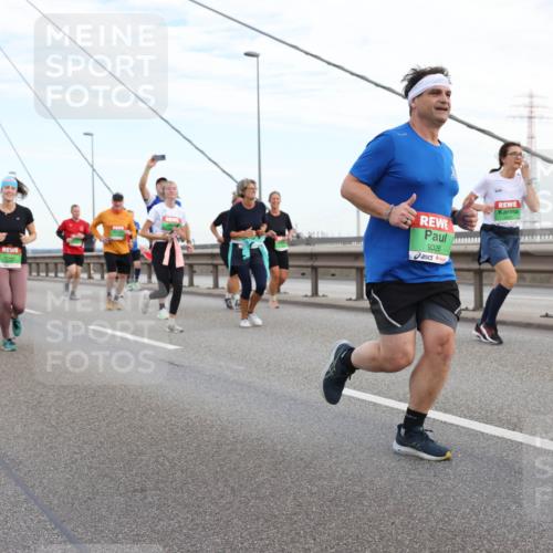 03.10.2025 - Köhlbrandbrückenlauf Lena Gebhardt http://msf.ph/oto/9197780 03.10.2025 15:32:21 Position 1 9326 meine-sportfotos.de