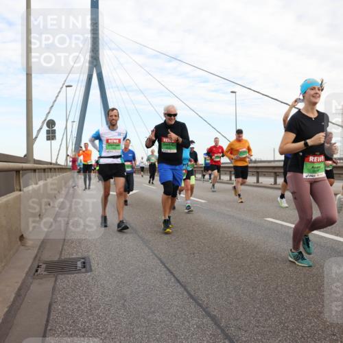 03.10.2025 - Köhlbrandbrückenlauf Lena Gebhardt http://msf.ph/oto/9197790 03.10.2025 15:32:23 Position 1 9686 meine-sportfotos.de