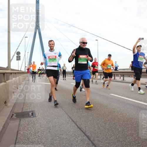 03.10.2025 - Köhlbrandbrückenlauf Lena Gebhardt http://msf.ph/oto/9197793 03.10.2025 15:32:24 Position 1 8830 meine-sportfotos.de
