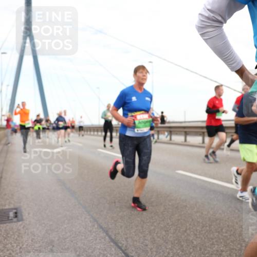 03.10.2025 - Köhlbrandbrückenlauf Lena Gebhardt http://msf.ph/oto/9197799 03.10.2025 15:32:25 Position 1  meine-sportfotos.de