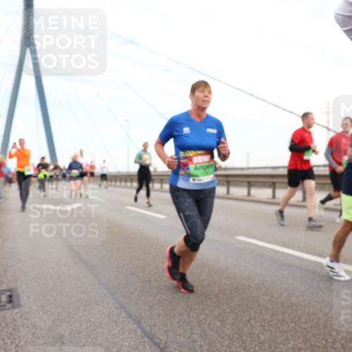 03.10.2025 - Köhlbrandbrückenlauf Lena Gebhardt http://msf.ph/oto/9197801 03.10.2025 15:32:25 Position 1  meine-sportfotos.de
