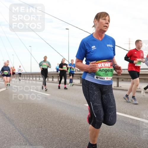 03.10.2025 - Köhlbrandbrückenlauf Lena Gebhardt http://msf.ph/oto/9197802 03.10.2025 15:32:26 Position 1 7754 meine-sportfotos.de