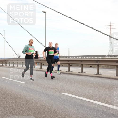 03.10.2025 - Köhlbrandbrückenlauf Lena Gebhardt http://msf.ph/oto/9197804 03.10.2025 15:32:26 Position 1  meine-sportfotos.de