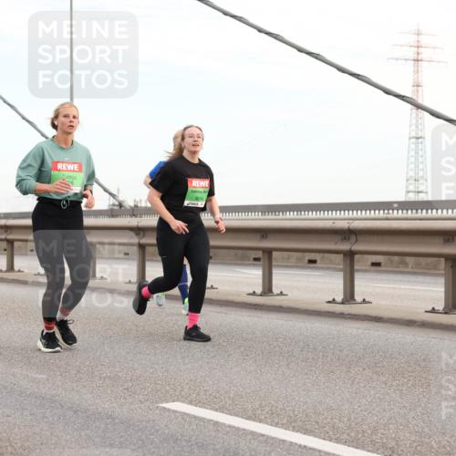 03.10.2025 - Köhlbrandbrückenlauf Lena Gebhardt http://msf.ph/oto/9197806 03.10.2025 15:32:27 Position 1 8246 meine-sportfotos.de