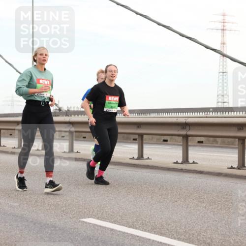 03.10.2025 - Köhlbrandbrückenlauf Lena Gebhardt http://msf.ph/oto/9197808 03.10.2025 15:32:27 Position 1 8246 meine-sportfotos.de