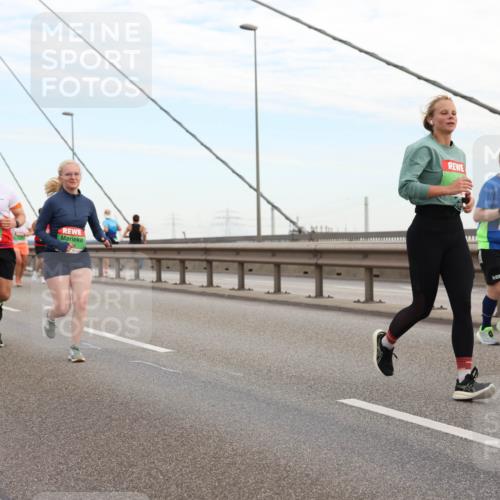 03.10.2025 - Köhlbrandbrückenlauf Lena Gebhardt http://msf.ph/oto/9197814 03.10.2025 15:32:27 Position 1 8246 meine-sportfotos.de