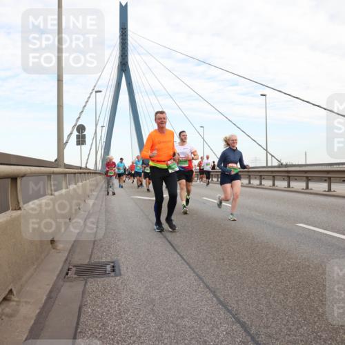 03.10.2025 - Köhlbrandbrückenlauf Lena Gebhardt http://msf.ph/oto/9197820 03.10.2025 15:32:28 Position 1  meine-sportfotos.de