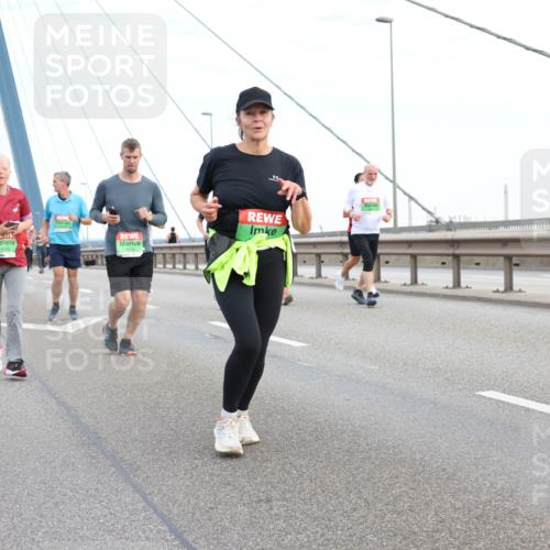 03.10.2025 - Köhlbrandbrückenlauf Lena Gebhardt http://msf.ph/oto/9197834 03.10.2025 15:32:31 Position 1 8019 meine-sportfotos.de
