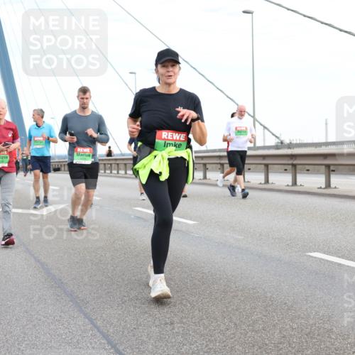 03.10.2025 - Köhlbrandbrückenlauf Lena Gebhardt http://msf.ph/oto/9197835 03.10.2025 15:32:31 Position 1  meine-sportfotos.de