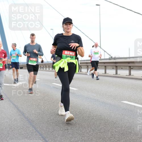 03.10.2025 - Köhlbrandbrückenlauf Lena Gebhardt http://msf.ph/oto/9197836 03.10.2025 15:32:31 Position 1  meine-sportfotos.de