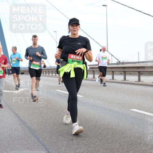 03.10.2025 - Köhlbrandbrückenlauf Lena Gebhardt http://msf.ph/oto/9197837 03.10.2025 15:32:31 Position 1 8019 meine-sportfotos.de