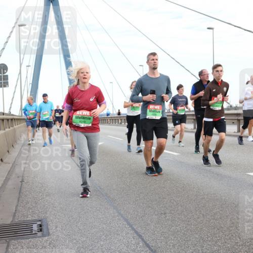 03.10.2025 - Köhlbrandbrückenlauf Lena Gebhardt http://msf.ph/oto/9197841 03.10.2025 15:32:32 Position 1 8019, 9647, 9376 meine-sportfotos.de