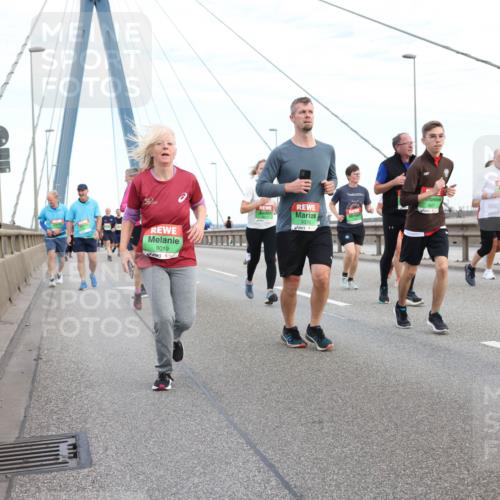 03.10.2025 - Köhlbrandbrückenlauf Lena Gebhardt http://msf.ph/oto/9197842 03.10.2025 15:32:32 Position 1 8019, 9376, 9647 meine-sportfotos.de