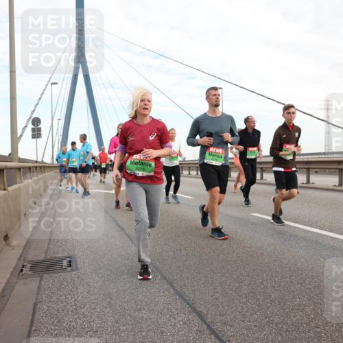 03.10.2025 - Köhlbrandbrückenlauf Lena Gebhardt http://msf.ph/oto/9197843 03.10.2025 15:32:33 Position 1 8019 meine-sportfotos.de