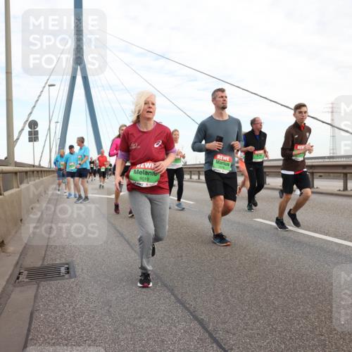 03.10.2025 - Köhlbrandbrückenlauf Lena Gebhardt http://msf.ph/oto/9197844 03.10.2025 15:32:33 Position 1 8019, 9376 meine-sportfotos.de