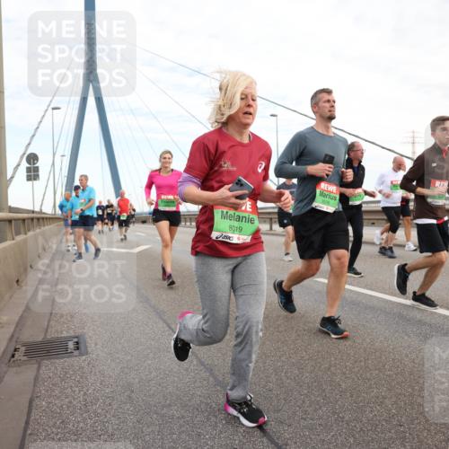03.10.2025 - Köhlbrandbrückenlauf Lena Gebhardt http://msf.ph/oto/9197845 03.10.2025 15:32:33 Position 1 8019, 9376 meine-sportfotos.de