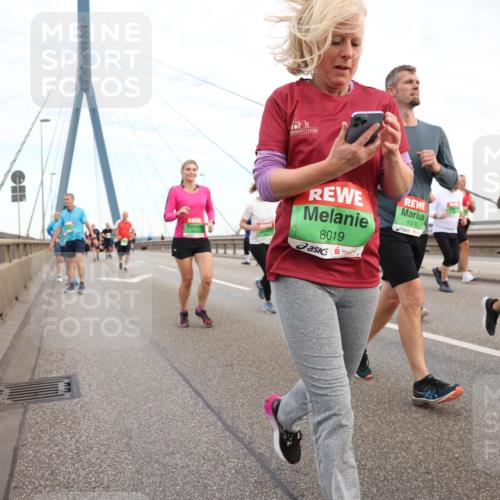 03.10.2025 - Köhlbrandbrückenlauf Lena Gebhardt http://msf.ph/oto/9197846 03.10.2025 15:32:34 Position 1 8019, 9376 meine-sportfotos.de