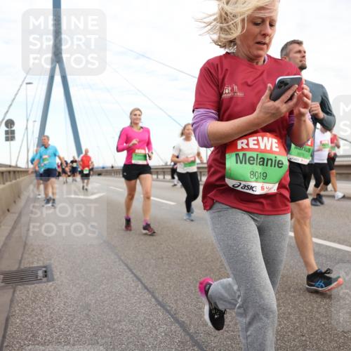 03.10.2025 - Köhlbrandbrückenlauf Lena Gebhardt http://msf.ph/oto/9197847 03.10.2025 15:32:34 Position 1 8019, 9376 meine-sportfotos.de