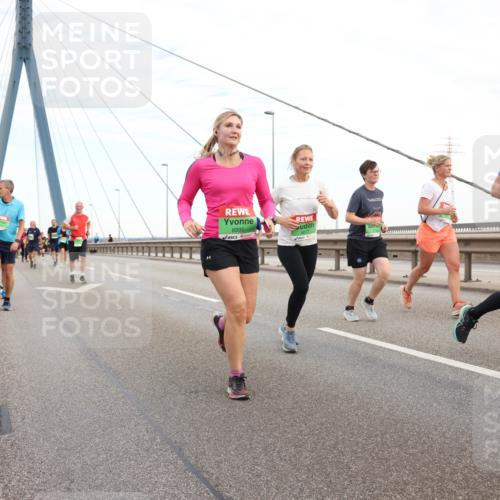 03.10.2025 - Köhlbrandbrückenlauf Lena Gebhardt http://msf.ph/oto/9197850 03.10.2025 15:32:34 Position 1 8895 meine-sportfotos.de