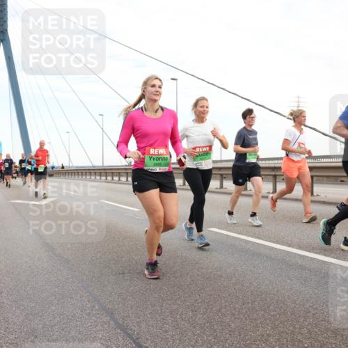 03.10.2025 - Köhlbrandbrückenlauf Lena Gebhardt http://msf.ph/oto/9197851 03.10.2025 15:32:34 Position 1 8895 meine-sportfotos.de