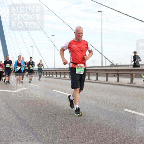 03.10.2025 - Köhlbrandbrückenlauf Lena Gebhardt http://msf.ph/oto/9197864 03.10.2025 15:32:37 Position 1 8120 meine-sportfotos.de