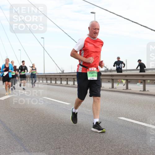 03.10.2025 - Köhlbrandbrückenlauf Lena Gebhardt http://msf.ph/oto/9197865 03.10.2025 15:32:38 Position 1 8120 meine-sportfotos.de