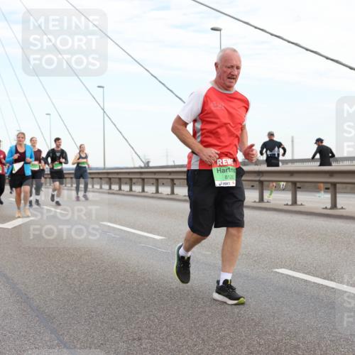 03.10.2025 - Köhlbrandbrückenlauf Lena Gebhardt http://msf.ph/oto/9197866 03.10.2025 15:32:38 Position 1 8120 meine-sportfotos.de