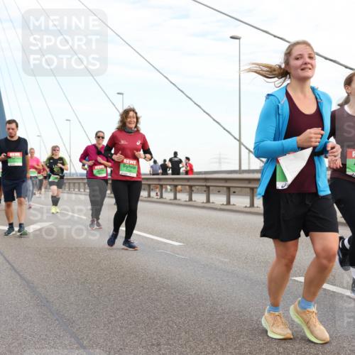 03.10.2025 - Köhlbrandbrückenlauf Lena Gebhardt http://msf.ph/oto/9197878 03.10.2025 15:32:42 Position 1 8906, 8047, 8030 meine-sportfotos.de
