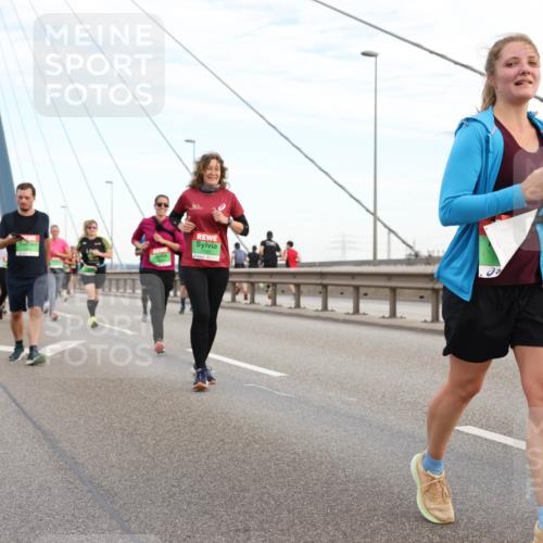 03.10.2025 - Köhlbrandbrückenlauf Lena Gebhardt http://msf.ph/oto/9197880 03.10.2025 15:32:42 Position 1 8906, 8047, 8030 meine-sportfotos.de