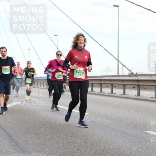 03.10.2025 - Köhlbrandbrückenlauf Lena Gebhardt http://msf.ph/oto/9197881 03.10.2025 15:32:43 Position 1 8906, 7730 meine-sportfotos.de