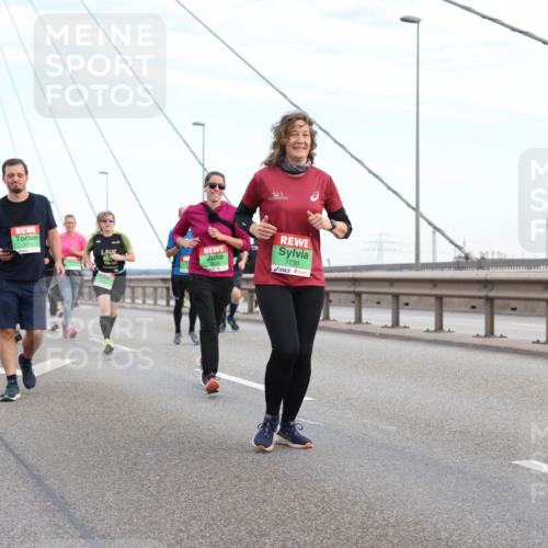 03.10.2025 - Köhlbrandbrückenlauf Lena Gebhardt http://msf.ph/oto/9197883 03.10.2025 15:32:43 Position 1 8906, 44, 7730 meine-sportfotos.de