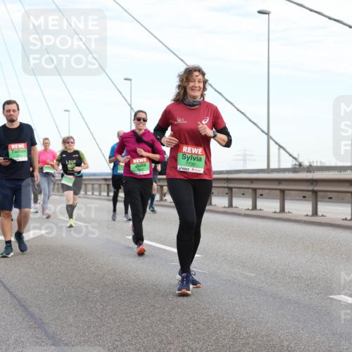 03.10.2025 - Köhlbrandbrückenlauf Lena Gebhardt http://msf.ph/oto/9197884 03.10.2025 15:32:43 Position 1 8906, 7730 meine-sportfotos.de