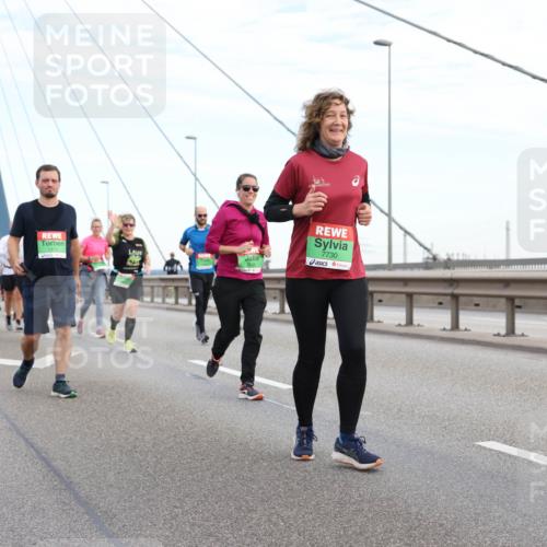 03.10.2025 - Köhlbrandbrückenlauf Lena Gebhardt http://msf.ph/oto/9197886 03.10.2025 15:32:43 Position 1 8906, 7770, 7730 meine-sportfotos.de