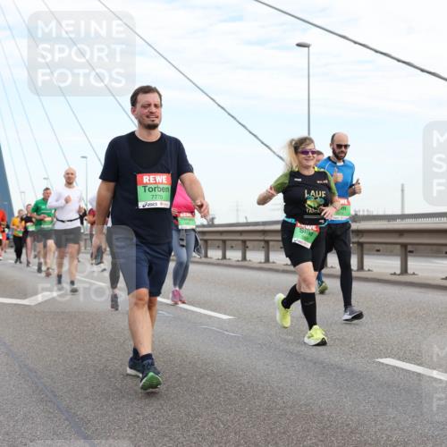 03.10.2025 - Köhlbrandbrückenlauf Lena Gebhardt http://msf.ph/oto/9197892 03.10.2025 15:32:45 Position 1 8906, 7770 meine-sportfotos.de